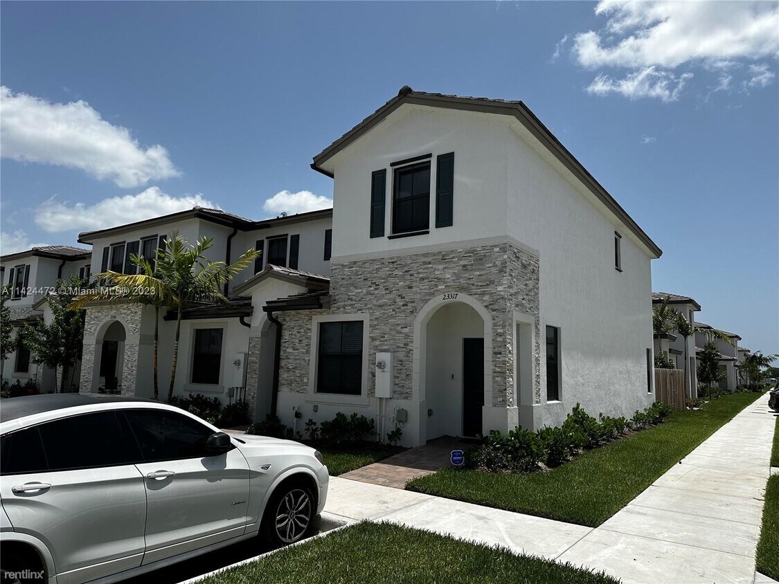 Primary Photo - 3 br, 2.5 bath Townhome - 23317 SW 129th P...