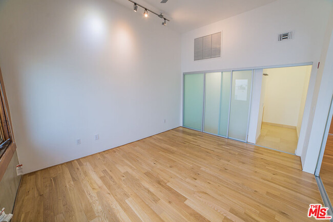 Foto del edificio - 8 Brooks Ave