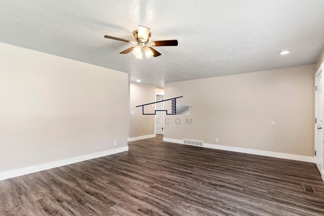 Building Photo - 1334 Henderson Dr