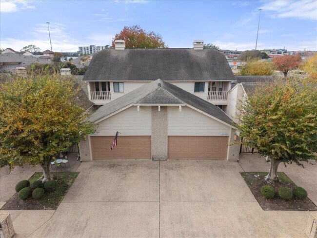 Building Photo - 10900 Crown Colony Dr