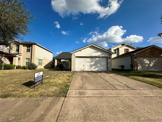Building Photo - 20515 Hillsdale Park Dr