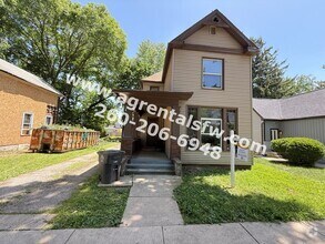 Building Photo - 2411 Fox Ave