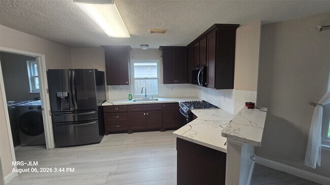Building Photo - 7239 Foxbrook Dr