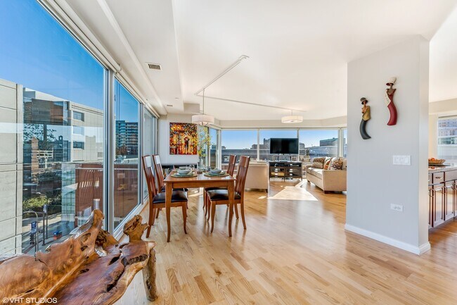 Foto del edificio - 1720 Maple Ave