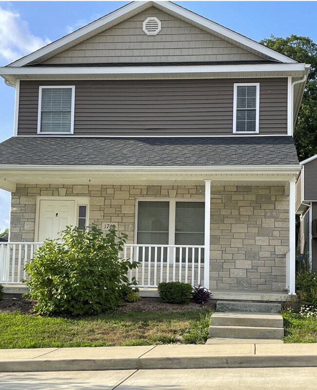 Front entrance - 1768 W Countryside Ln