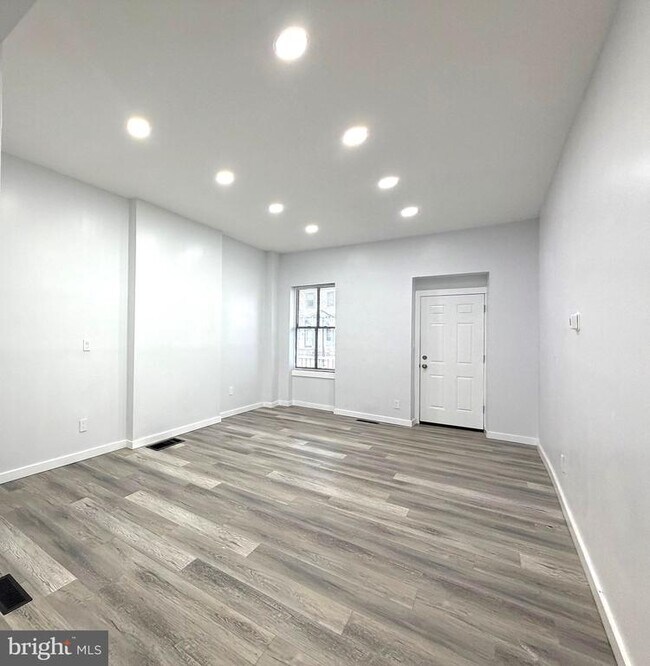 Foto del edificio - 330 N 2nd St