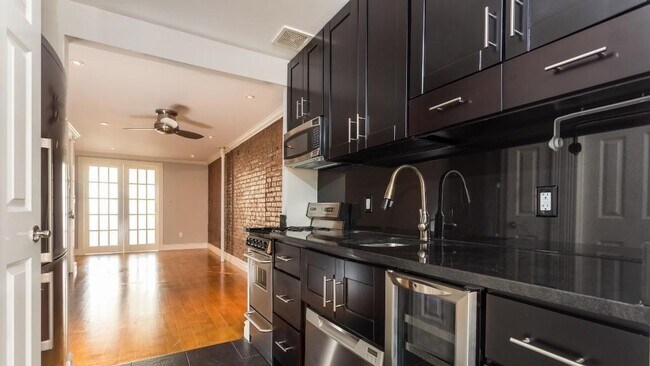 Foto del edificio - 118 E 7th St