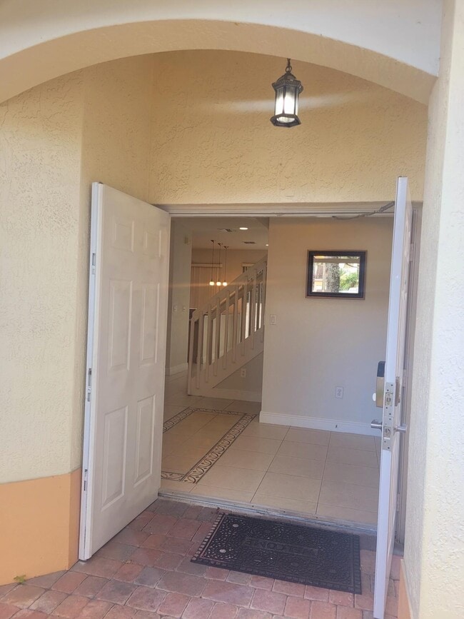 Building Photo - 6639 Hidden Cove Dr