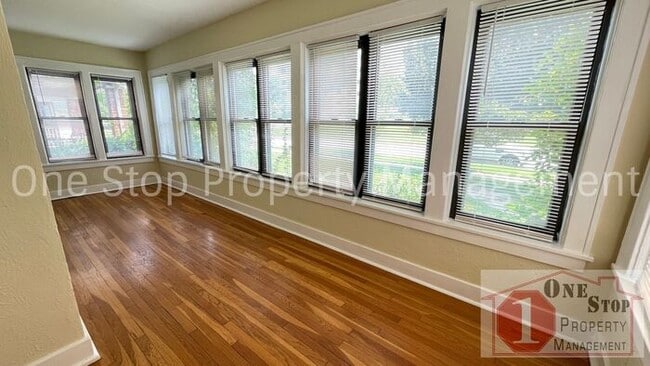 Building Photo - Charming 2-bedroom, 1-bath Duplex in Kansa...