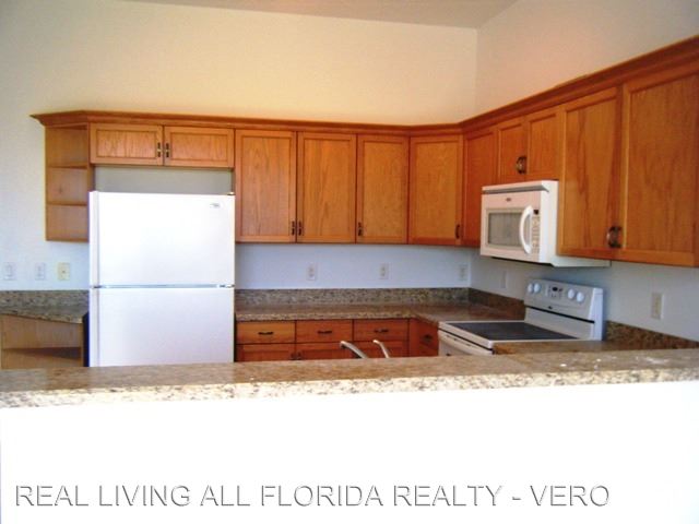 Foto del edificio - 2540 Bella Vista Cir