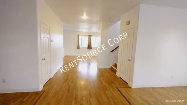 Building Photo - 5 Bedroom, 2.5 Bathroom two story home for...