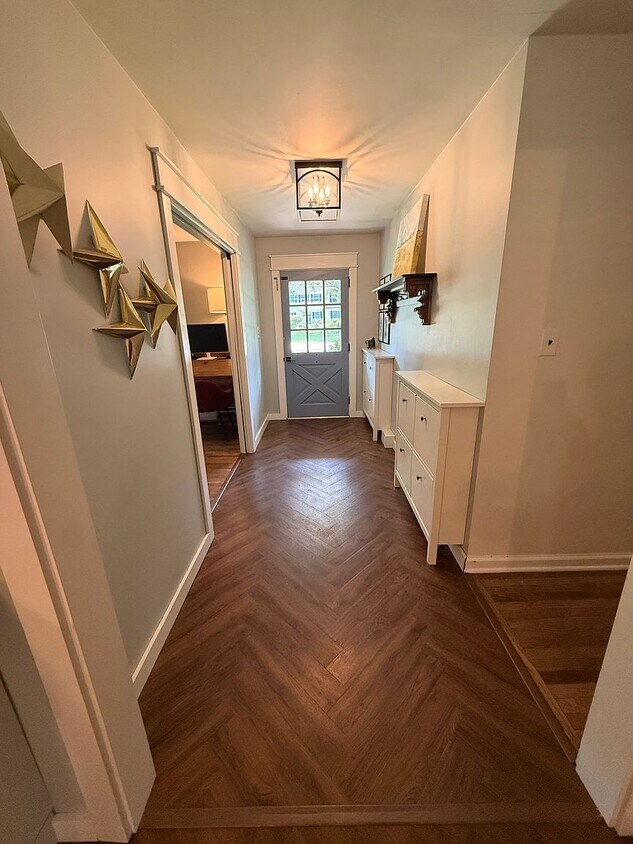 Foto del edificio - 1349 Sweet Briar Rd
