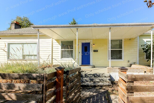 Building Photo - 5527 SE 71st Ave