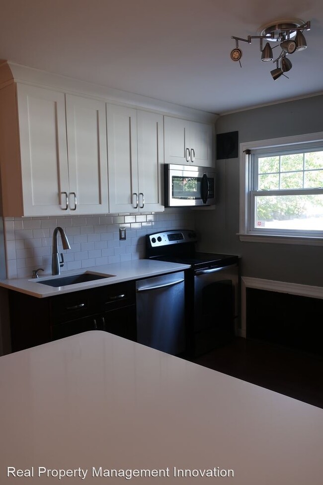 Foto del edificio - 4 br, 2 bath House - 221 E Hawthorne Avenue
