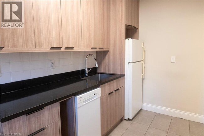 Building Photo - 229 Hess St S