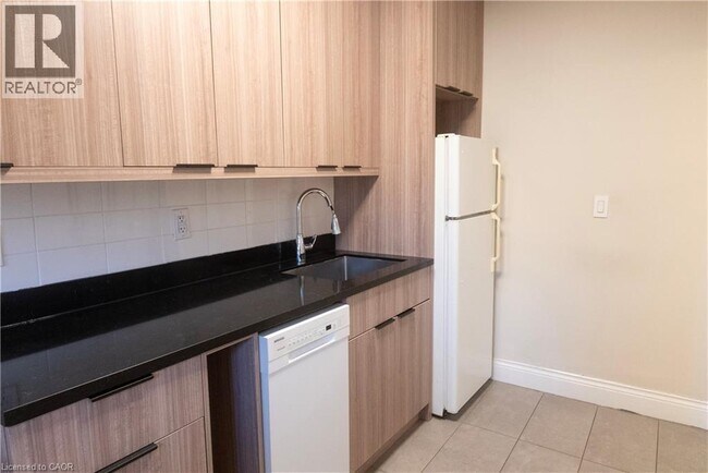 Photo du bâtiment - 229 Hess St S