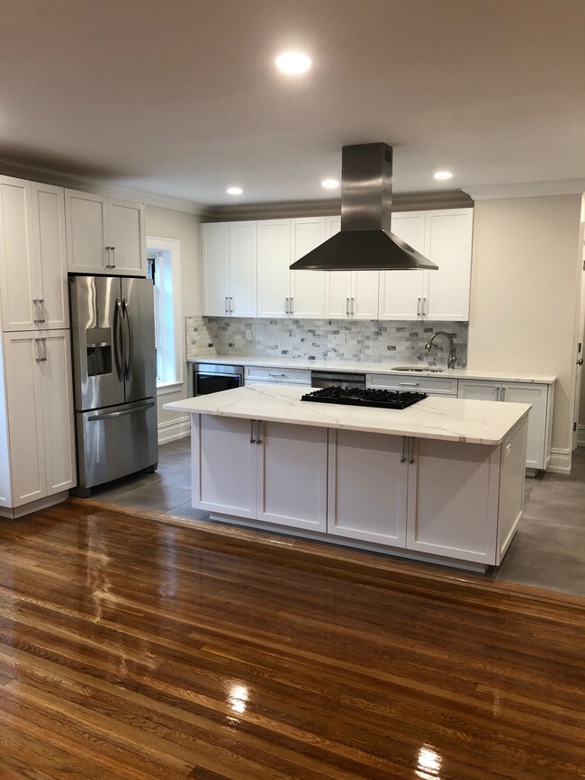 New High End Kitchen - 180 Hilton Ave