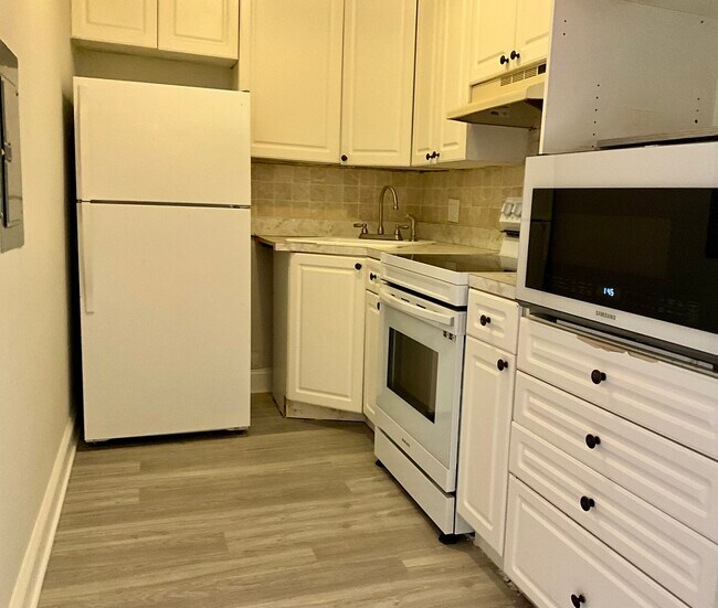 Foto del edificio - 5950 N Kenmore Ave