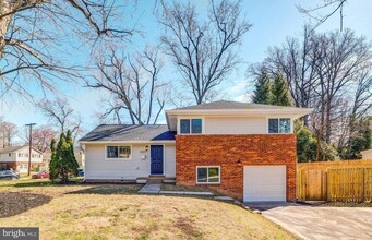 Building Photo - 4207 Woodland Dr