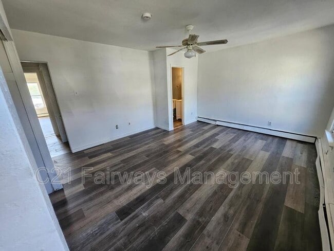 Building Photo - 537 3rd St