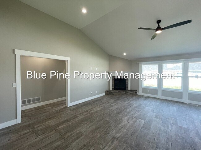 Building Photo - 4754 Thunder Dr