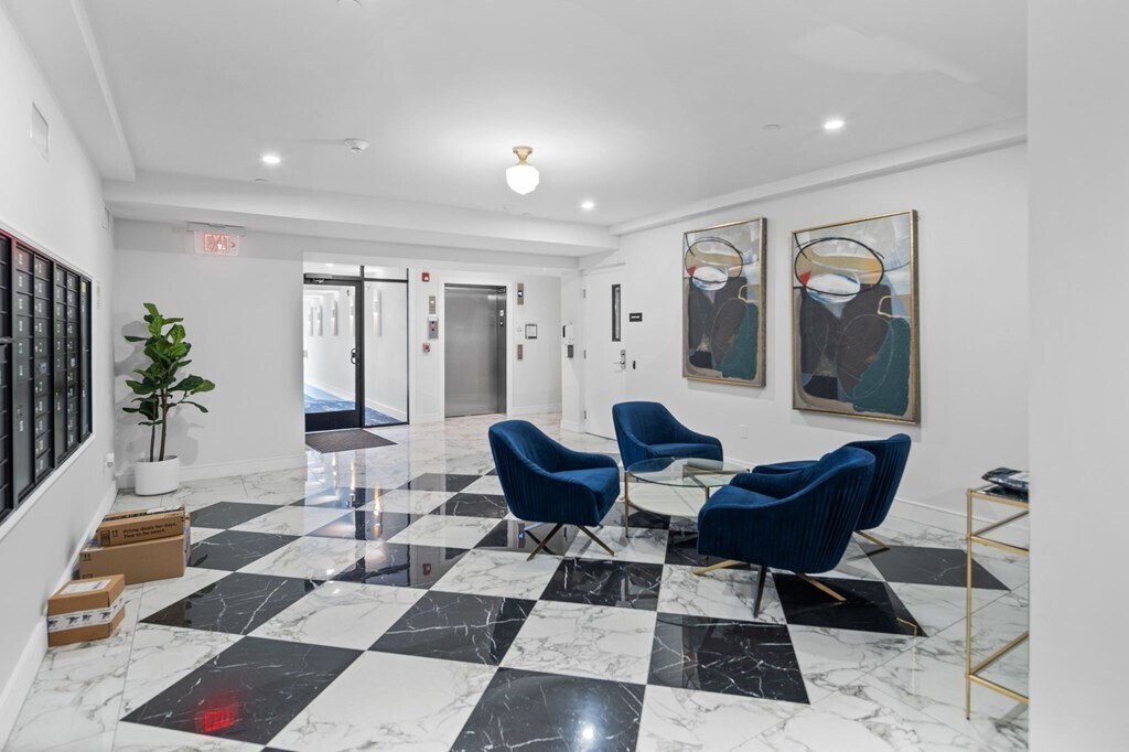 Foto principal - 414 W Broadway