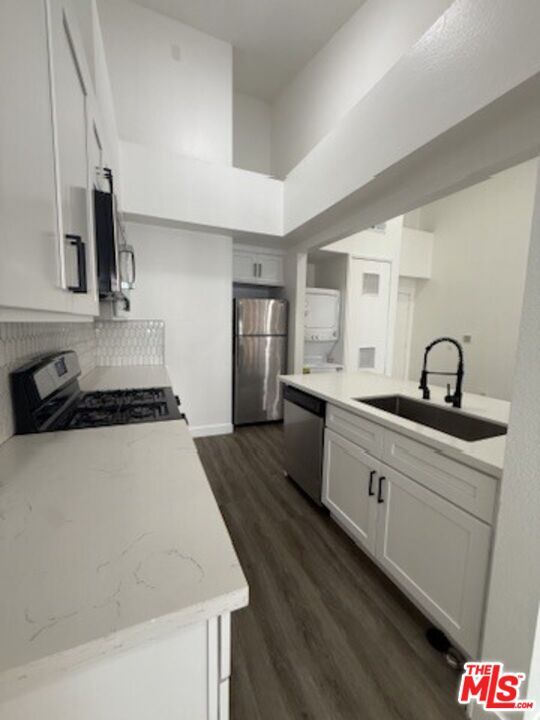 Foto del edificio - 621 N Bronson Ave