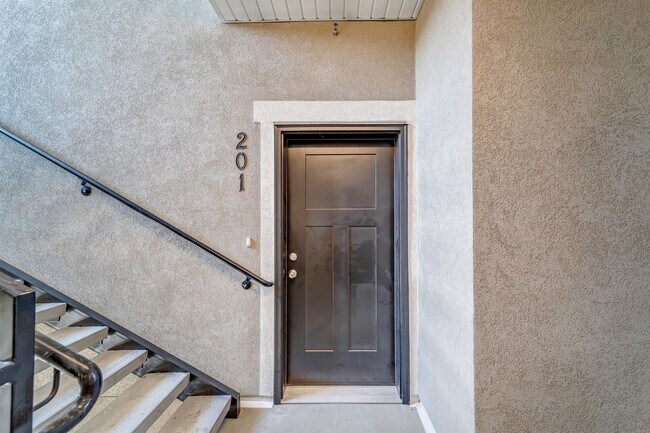 Foto del edificio - 2196 W Main St