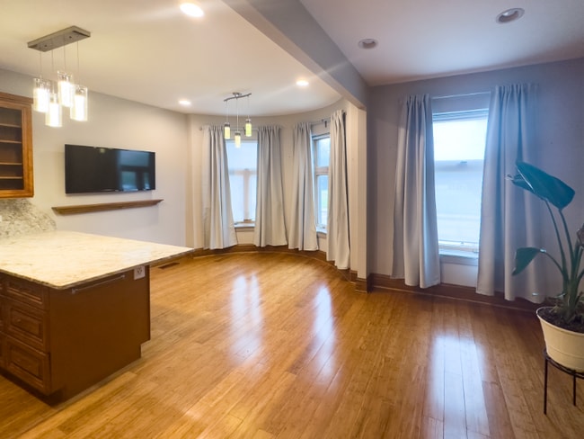 Foto del edificio - 3714 S Indiana Ave