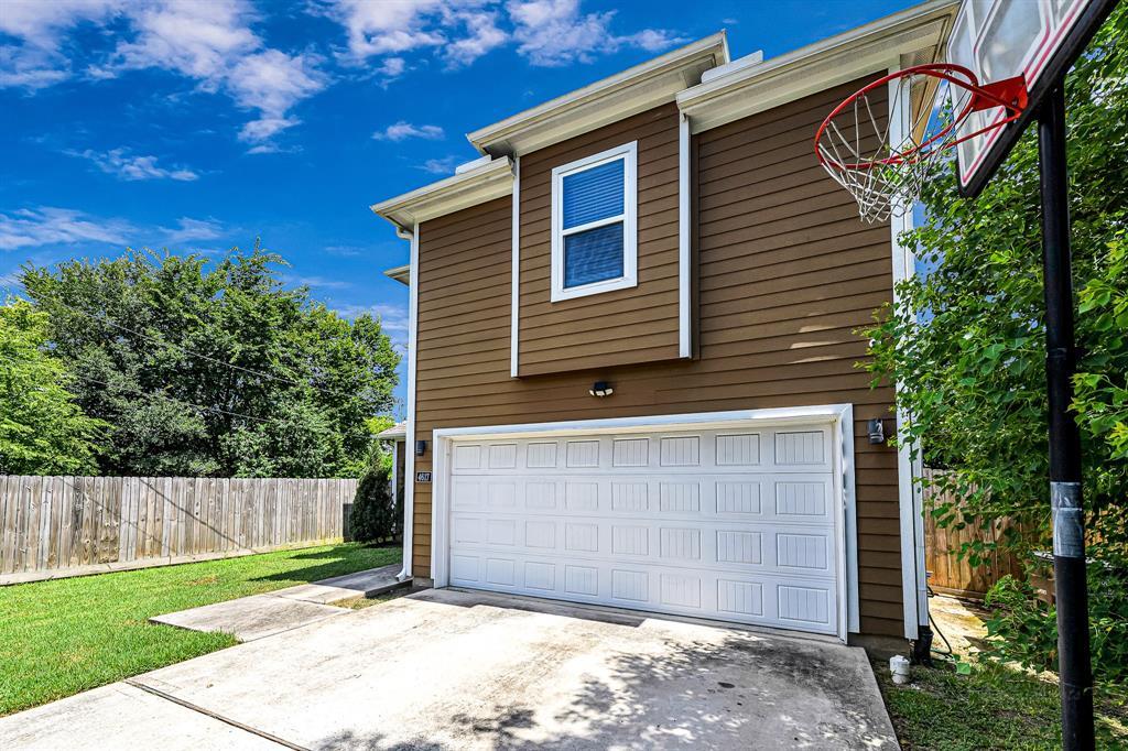 Foto principal - 4617 White Rock St