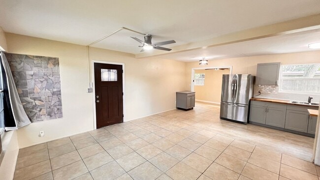 Building Photo - A Corner of Comfort and Class in the Heart...