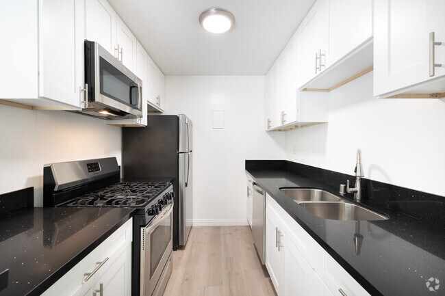 1 habitación, 1 baño - 727 pies cuadrados - Cocina - 909 Palm Ave