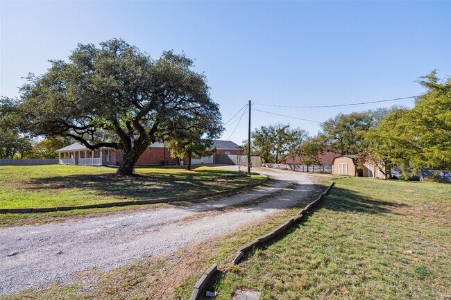 Building Photo - 201 Gail Dr