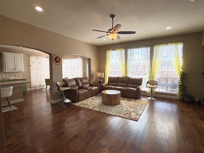 Building Photo - 1602 Wagon Wheel Dr