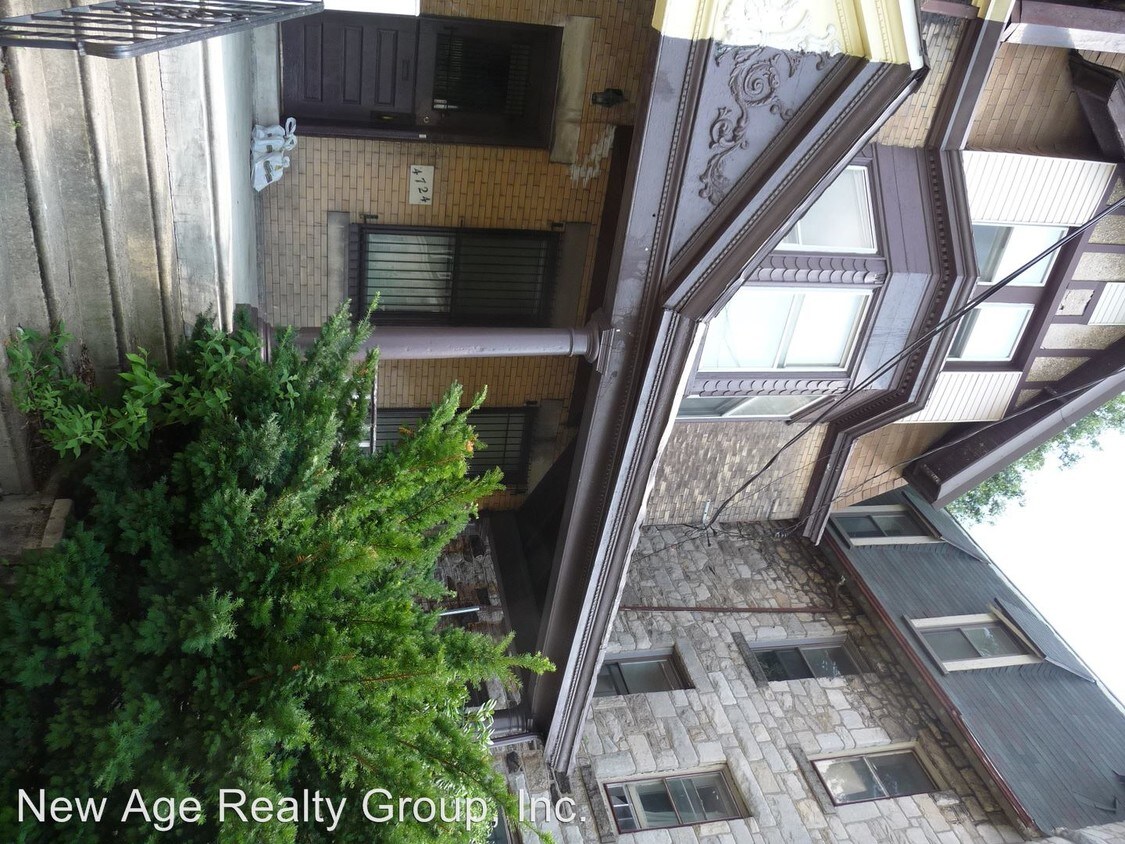 Primary Photo - 4724 Warrington Ave