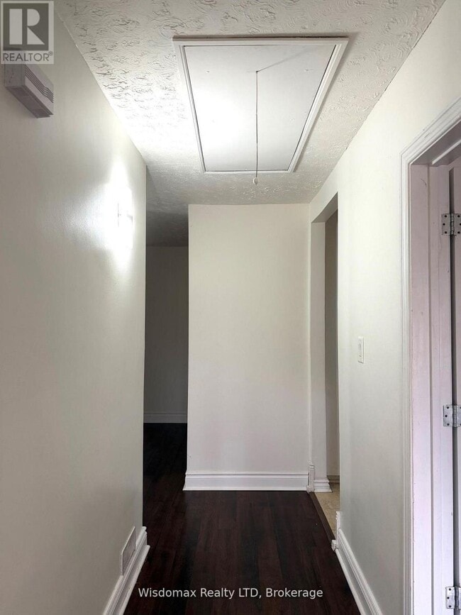 Photo du bâtiment - 6481 Erwin Crescent