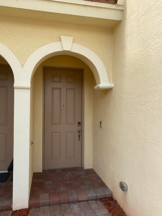 Building Photo - 9550 SW Purple Martin Way