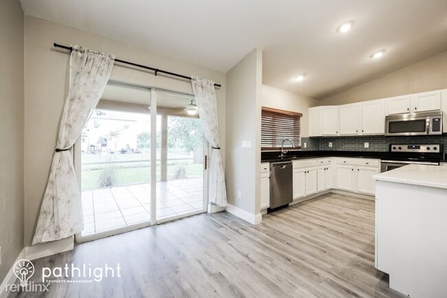Building Photo - 3 br, 2 bath House - 6140 Laurelwood Drive...