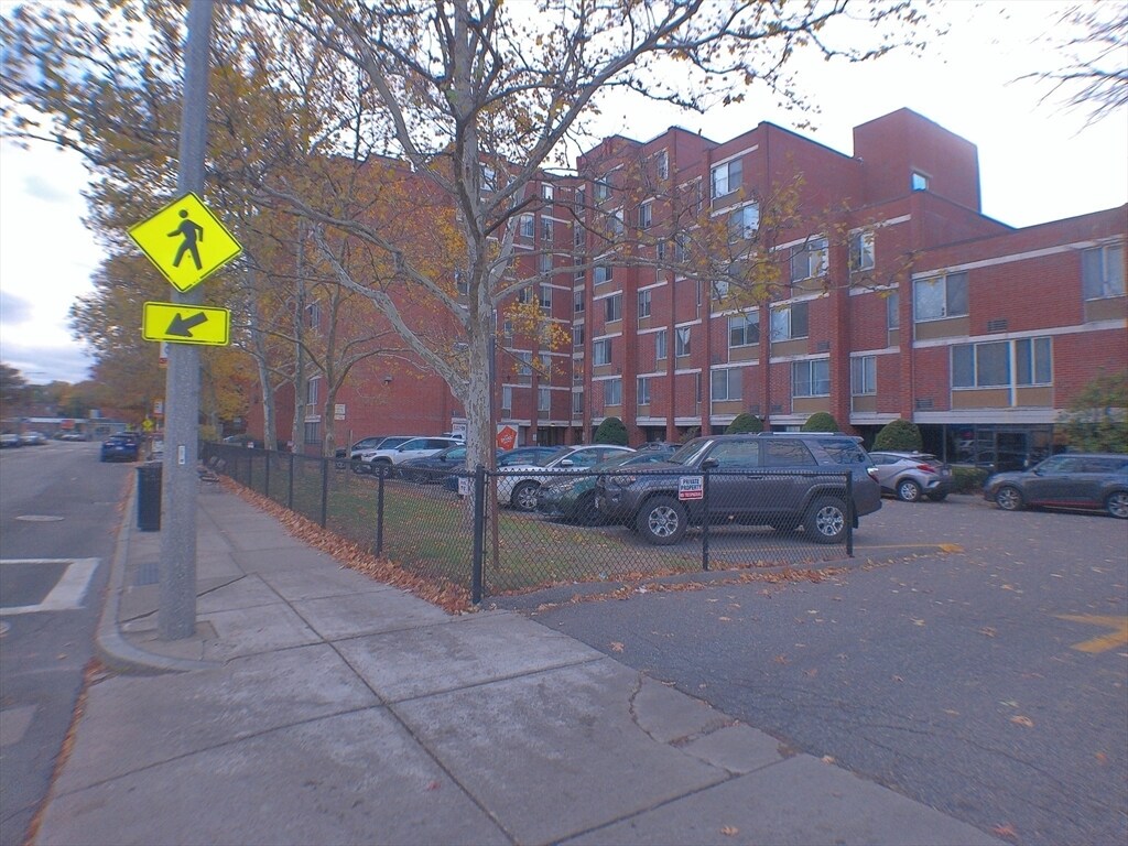 Foto principal - 546 Centre St