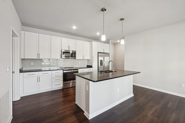 Building Photo - Bell Westchase