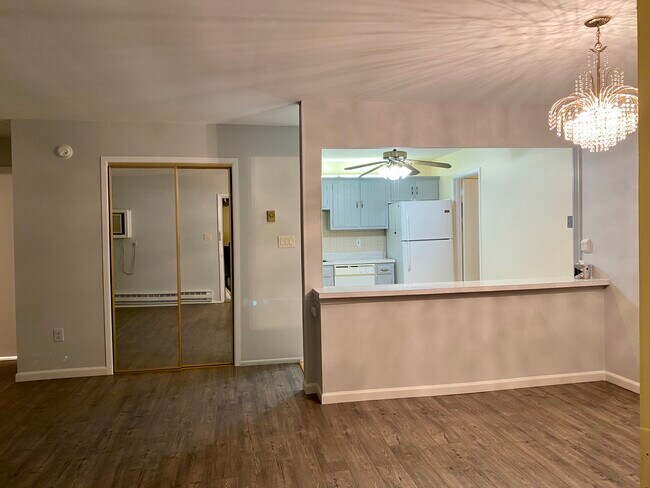 Open kitchen - 113 Amberly Dr
