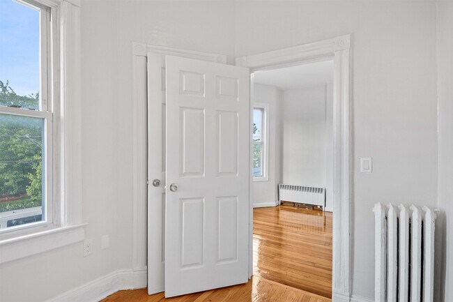 Building Photo - 313 23rd St