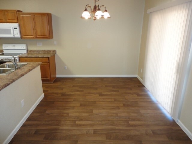 Foto del edificio - 6405 W Pioneer St