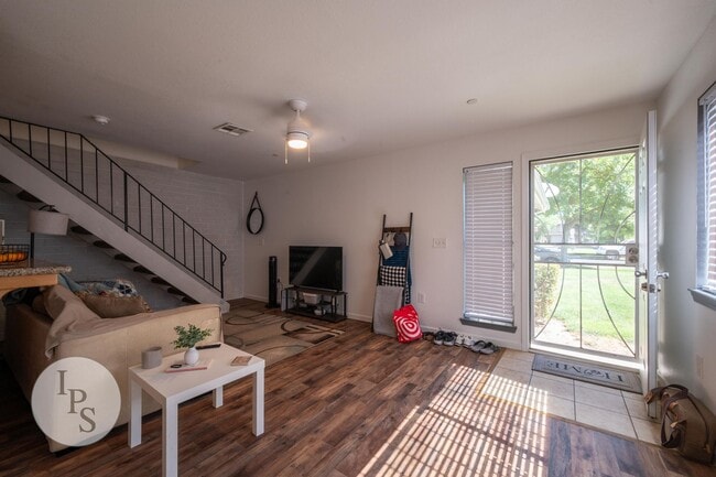 Building Photo - Fresno Westside Apt, 2BR/1BA, Shaw/Marks - Lots of Amenities
