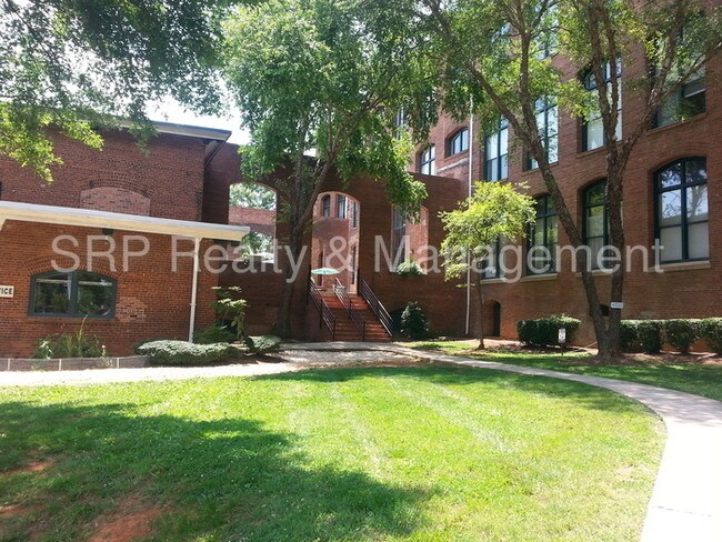 Foto del edificio - 201 S Hoskins Rd