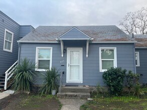 Building Photo - 425 W 4th St