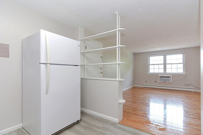 Foto del edificio - 4 Colonial Village Dr