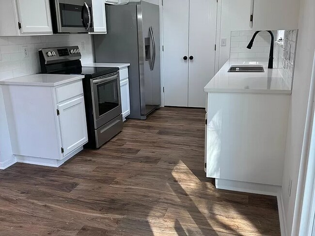 Foto del edificio - 2833 W Wildwood Dr