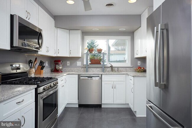 Foto del edificio - 10405 Amherst Ave