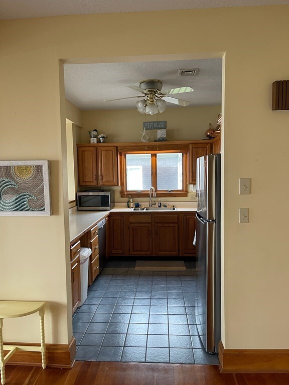 Building Photo - 46 Balsam St